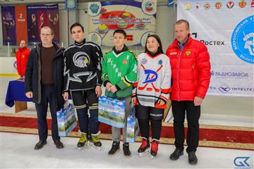 О областном турнире по хоккею "Надежда" приняли участие свыше 300 спортсменов