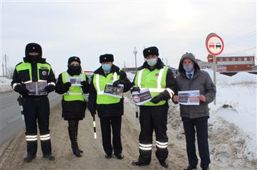 В Кинеле Самарской области сотрудники полиции и общественники провели профилактическое мероприятие "Внимание - встречная полоса"