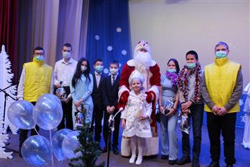 Волонтеры Оренбуржья проводят акцию "Новый год в каждый дом"