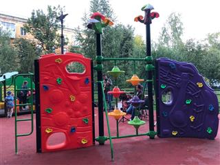 В Советском районе Самары открыли дворовую площадку, благоустроенную по нацпроекту "Жилье и городская среда"