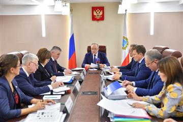 Губернатор Валерий Радаев провел совещание по вопросам демографии