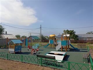 В селе Богатое обустроена новая детская площадка