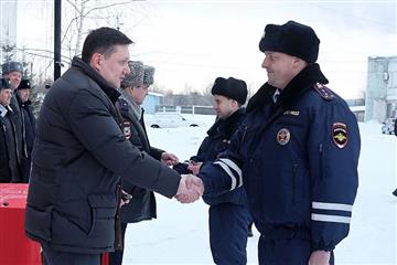 Александр Чурин вручил ключи от новых патрульных автомобилей сотрудникам Госавтоинспекции