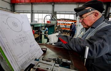 Предпенсионеров в Казани обучат мехатронике и инженерному дизайну CAD по нацпроекту