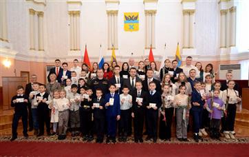 Более 50 жителям Оренбурга вручили золотые знаки ГТО