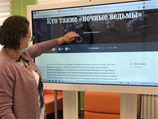 Читателей модельной библиотеки села Генеральское познакомили с историей формирования женских авиаполков в Энгельсе