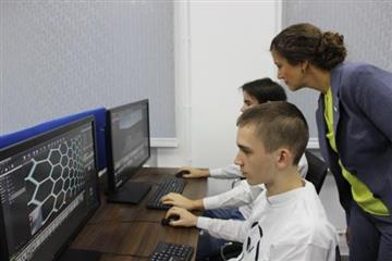 В 2020 г. компьютерной техникой и высокоскоростным интернетом будут обеспечены более 200 школ и техникумов Саратовской области