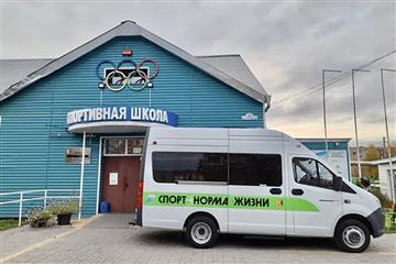 Шесть спортивных школ в Кировской области получили новые микроавтобусы