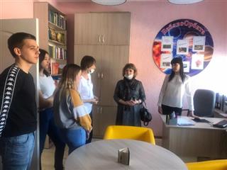 В саратовском селе проводят экскурсии по библиотеке нового формата