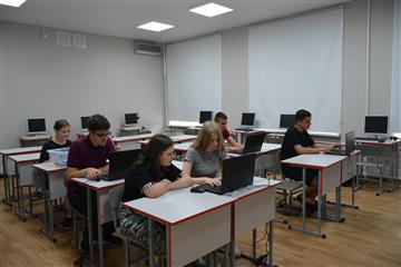 Благодаря нацпроекту "Образование" у выпускников Гайской школы № 10 растет интерес к техническим специальностям