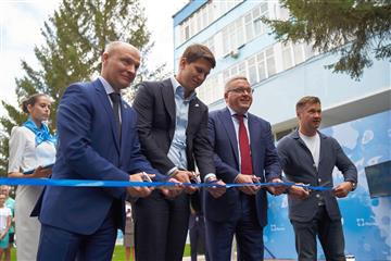 На территории предприятия "Авиаагрегат" открыли современную спортплощадку