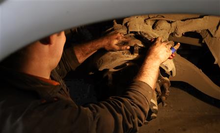 "Лечат" трамваи и троллейбусы: показываем изнанку депо на Фадеева