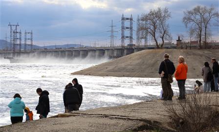 Сброс воды на ГЭС: показываем фото "жигулевского водопада"