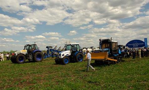 Даже полностью оплатив взятую в лизинг
технику, сельчане ее не получат