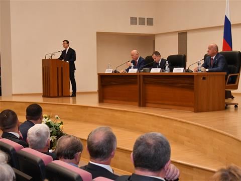 Михаил Бабич представил временно исполняющего обязанности губернатора Самарской области Дмитрия Азарова