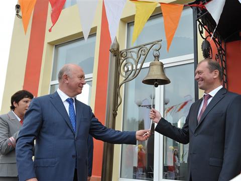 Глава региона и начальник Куйбышевской железной дороги торжественно открыли здание вокзала Чапаевска