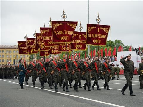 Парад Победы на площади Куйбышева