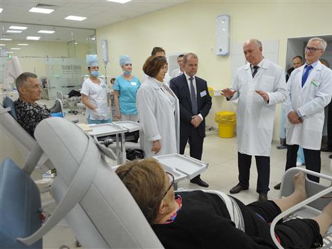 Николай Меркушкин посетил новый гемодиализный центр в Тольятти