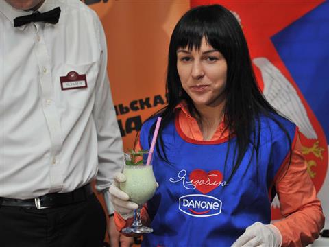 Чемпионка России по дзюдо Кристина Румянцева готовила для самарцев молочные коктейли