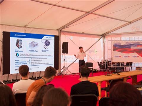 Глава Первобанка провел на форуме "iВолга-2014" мастер-класс
