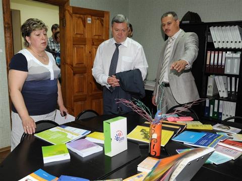 Александр Нефедов посетил областной центр помощи семьи и детям