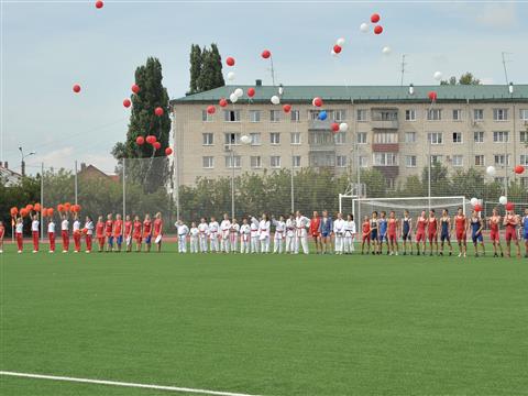 В День физкультурника в Центральном районе Тольятти после реконструкции открылся стадион "Труд"