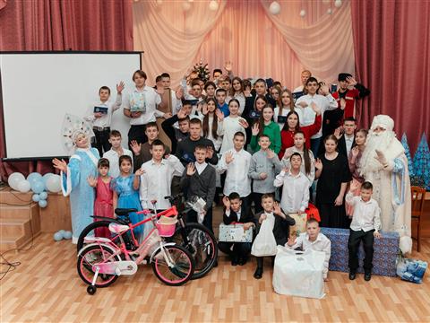 Сотрудники "Тольяттиазота" посетили детский дом Тольятти и вручили подарки