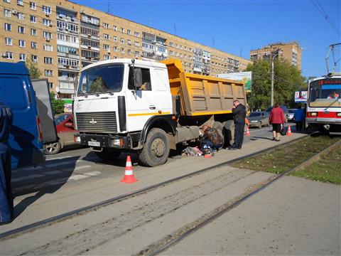 На ул. Челюскинцев в Самаре грузовик насмерть задавил женщину