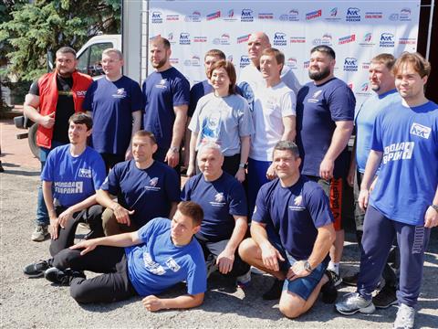 Александр Карелин провел зарядку на набережной в Самаре