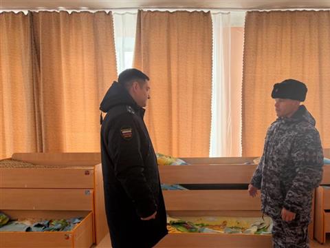 В Бугуруслане мужчина с ножом напал на детский сад (видео)