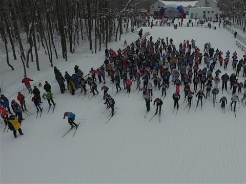 10 тысяч человек вышли на старт "Лыжни России" в Самаре