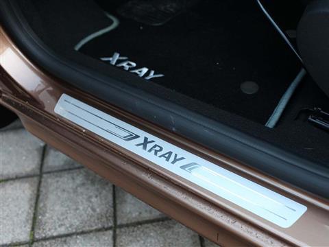 АвтоВАЗ показал элементы интерьера Lada XRAY