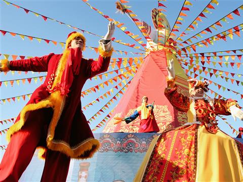 С пылу с жару: горячий фоторепортаж с Масленицы