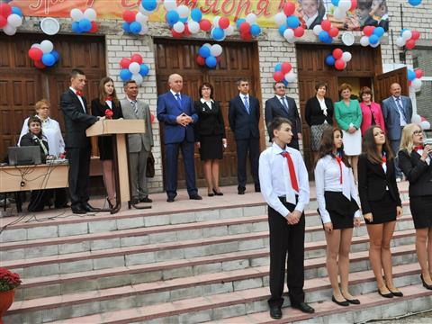 Губернатор поздравил школьников с началом учебного года