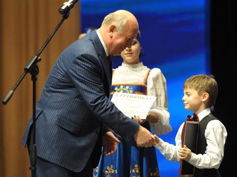 Николай Меркушкин поздравил победителей III Губернского фестиваля "Рожденные в сердце России" 