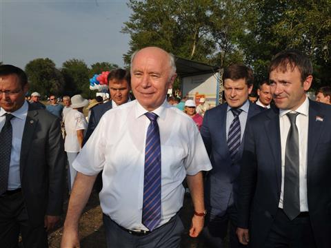 Губернатор дал старт строительству ФОКа-"тройки" в Комсомольском районе Тольятти