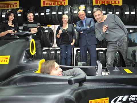 Компания "Пирелли" представила в Самаре шоу-болид Формулы 1