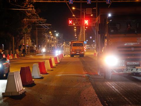 На Московском шоссе убирают колеи
