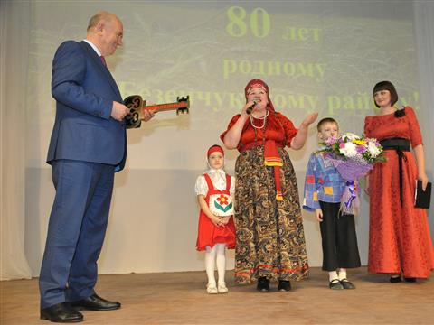 Глава региона открыл новый киноконцертный комплекс в Безенчуке