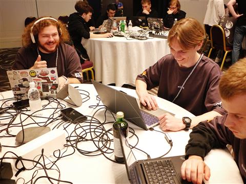 Охотились за «флагами»: рассматриваем фото с соревнований Volga CTF