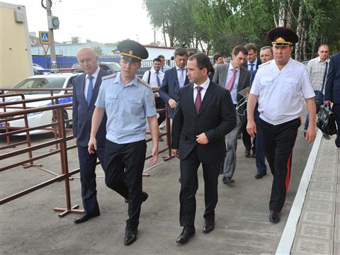 Михаил Бабич в сопровождении губернатора Николая Меркушкина посетил единственный в регионе многофункциональный миграционный центр