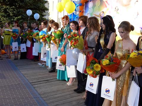 Жигулевская ГЭС поздравила лучших выпускников городских школ