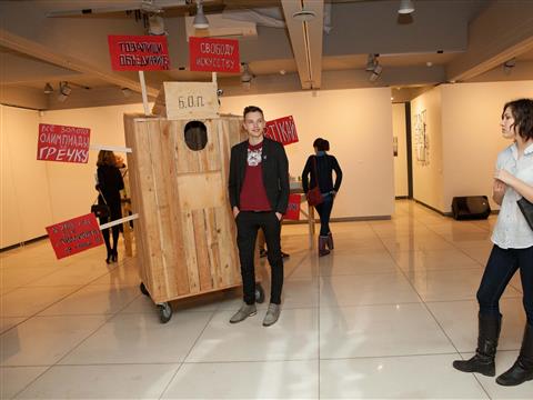 Выставка "Правдоискатели" открыта в галерее "Виктория"