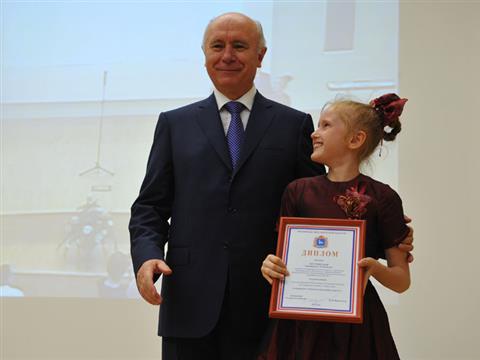 Николай Меркушкин вручил 50 именных премий губернатора одаренным детям и подросткам