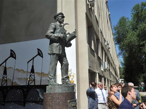 В Самаре открыт первый в стране памятник российскому инженеру 