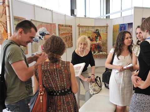 В Самаре открылась всероссийская выставка "Волжский гобелен"
