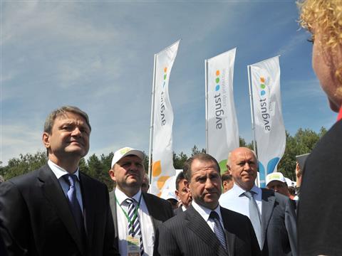 Губернатор Николай Меркушкин принял участие в окружном агропромышленном форуме "Приволжский день поля-2015"
