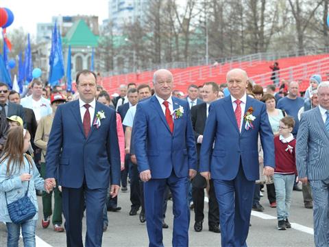 Николай Меркушкин вместе с жителями Самары прошел в колонне в День Весны и Труда 