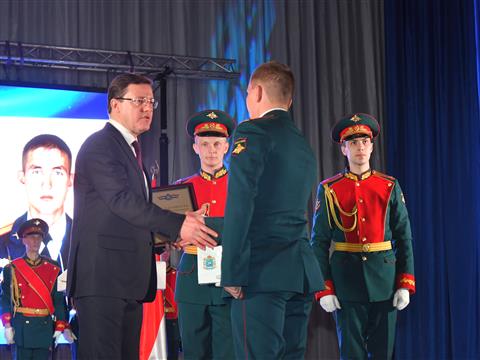 Глава региона поздравил военнослужащих Рощинского военного гарнизона с Днем защитника Отечества