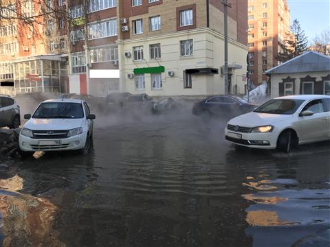Пересечение Садовой и Ульяновской затопило кипятком